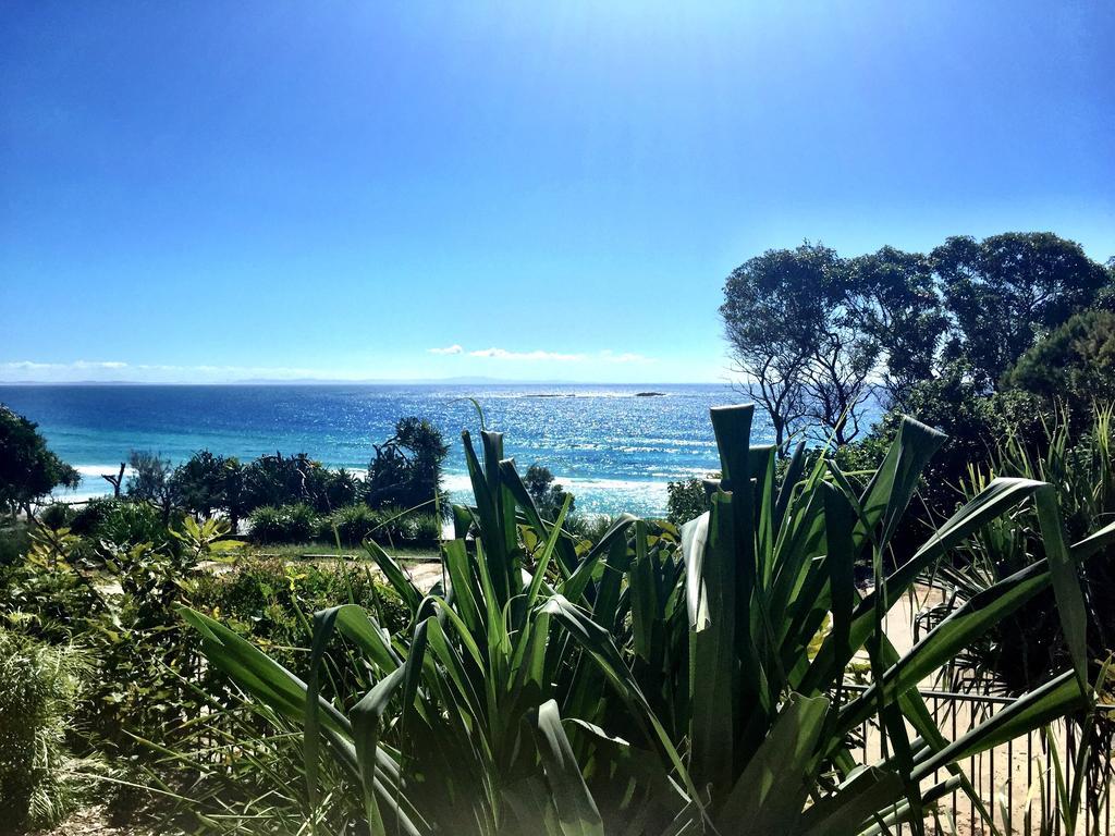 Stradbroke Island Beach Hotel 波因特卢考特 外观 照片