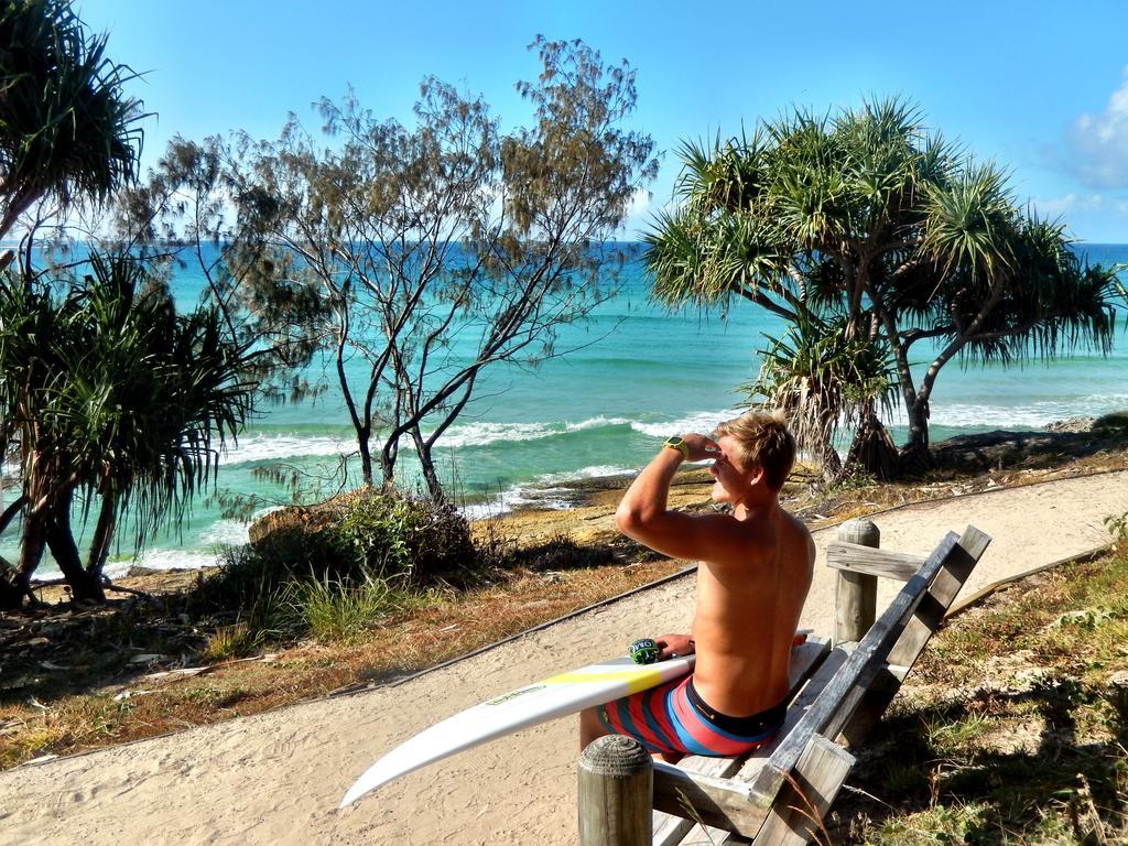 Stradbroke Island Beach Hotel 波因特卢考特 外观 照片