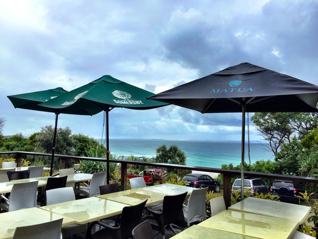 Stradbroke Island Beach Hotel 波因特卢考特 客房 照片