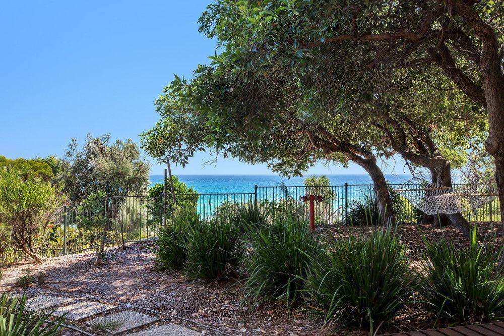 Stradbroke Island Beach Hotel 波因特卢考特 外观 照片