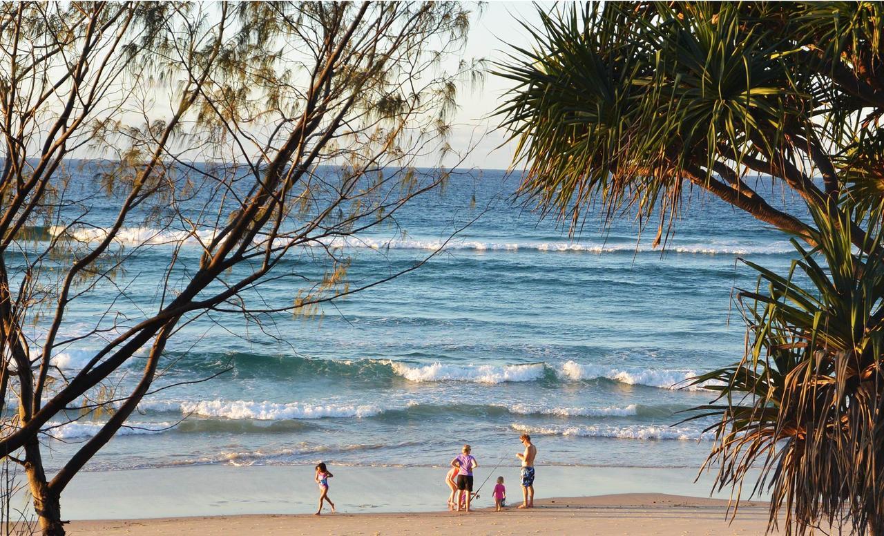 Stradbroke Island Beach Hotel 波因特卢考特 外观 照片